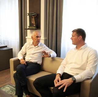 Pécsen és Mohácson keresztül szelheti át Magyarországot az M9-es autópálya Pécsen és Mohácson keresztül szelheti át Magyarországot az M9-es autópálya