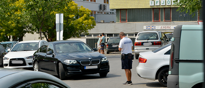 Az agresszív kéregetők miatt szigorít a közterület-felügyelet a Centrum parkolónál Az agresszív kéregetők miatt szigorít a közterület-felügyelet a Centrum parkolónál