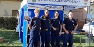 A pécsváradi Leányvásárban is toboroztak a rendőrök