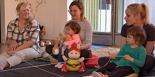 Családias légkörben, ingyenes foglalkozásokon tanulhatnak angolul az anyukák Pécsett Családias légkörben, ingyenes foglalkozásokon tanulhatnak angolul az anyukák Pécsett