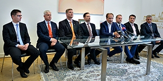 Péterffyék az első intézkedéseik egyikével fosztottak meg több ezer pécsit a pluszkereset lehetőségétől Péterffyék az első intézkedéseik egyikével fosztottak meg több ezer pécsit a pluszkereset lehetőségétől