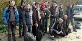 Hétfőn délben is feltartóztattak migránsokat Hercegszántón Hétfőn délben is feltartóztattak migránsokat Hercegszántón