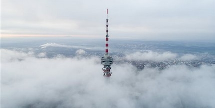 Pécs felett az ég: ködbe burkolózott a Mecsek