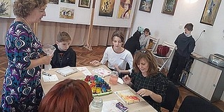 Kreatív foglalkozáson vettek részt az egyedülálló szülők Kreatív foglalkozáson vettek részt az egyedülálló szülők