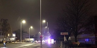 Teherautóval ütközött két személykocsi a Tüzér utcában Teherautóval ütközött két személykocsi a Tüzér utcában