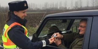 Csokimikulást kaptak a szabályos autósok Csokimikulást kaptak a szabályos autósok