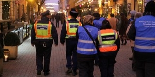 Diákokkal járőröznek a rendőrök baranyai városokban Diákokkal járőröznek a rendőrök baranyai városokban