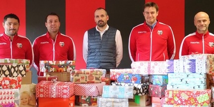 Szurkolók, játékosok, edzők is gyűjtöttek ajándékokat pécsi gyerekeknek Szurkolók, játékosok, edzők is gyűjtöttek ajándékokat pécsi gyerekeknek