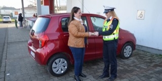 Áruházaknál szemlézték a gumikat a rendőrök Áruházaknál szemlézték a gumikat a rendőrök