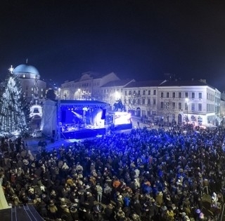 Indulhat a visszaszámlálás: a Széchenyi térre várják a bulizni vágyókat szilveszterkor