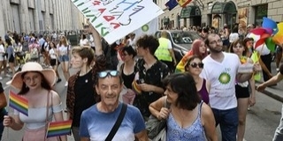 A pécsi városvezetés támogatására is számítanak a homoszexuális felvonulás szervezői - Videó! A pécsi városvezetés támogatására is számítanak a homoszexuális felvonulás szervezői - Videó!