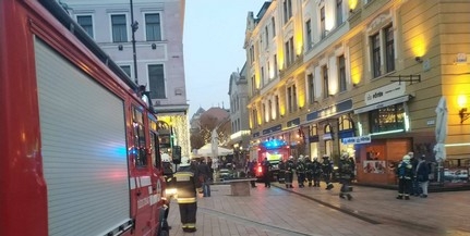 Rendőrök, tűzoltók lepték el a Király utcát, valaki valamit nagyon benézett