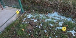Lekéste a buszt, szétverte a megállót Lekéste a buszt, szétverte a megállót