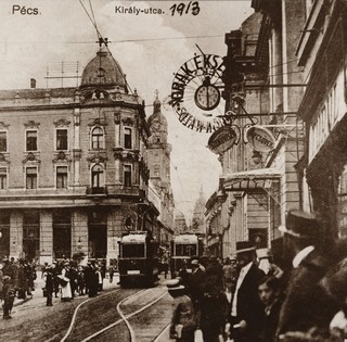 Mesélnek a képek, merengünk a múltak ütemén: így festett a régi Pécs