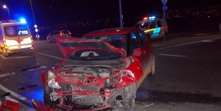 Két autó ütközött Pécsett, hárman megsérültek