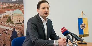 A Zsolnay-márkanévvel bizniszelne a pécsi gyár tulajdonosa, más termékeken is feltűnhetne A Zsolnay-márkanévvel bizniszelne a pécsi gyár tulajdonosa, más termékeken is feltűnhetne