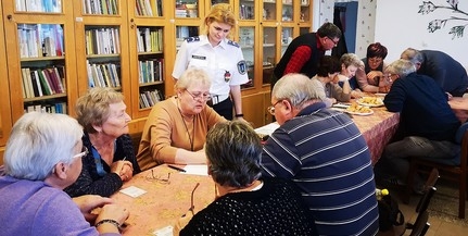 Nyugdíjasokkal teadélutánoztak a baranyai zsaruk Nyugdíjasokkal teadélutánoztak a baranyai zsaruk