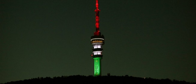 Nemzeti színekbe borul a tv-torony, a kommunizmus áldozatai előtt tisztelegve Nemzeti színekbe borul a tv-torony, a kommunizmus áldozatai előtt tisztelegve