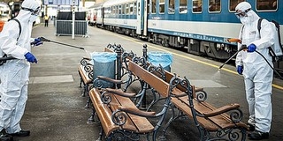 A Pécsre közlekedő kocsikat is fertőtleníti a MÁV A Pécsre közlekedő kocsikat is fertőtleníti a MÁV