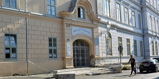 Azt kérik a pécsiektől, ne busszal menjenek a Koronavírus Ellátó Központba
