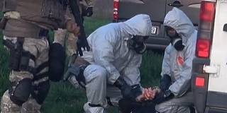 Lőfegyver miatt vonultak ki a kommandósok egy baranyai férfihoz, mást is találtak - Videó! Lőfegyver miatt vonultak ki a kommandósok egy baranyai férfihoz, mást is találtak - Videó!