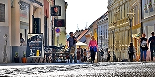 Leállították a munkálatokat a Ferencesek utcájában Leállították a munkálatokat a Ferencesek utcájában