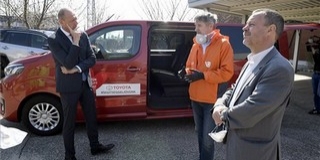 A mentők és segélyszervezetek segítésére tett felajánlást a Toyota A mentők és segélyszervezetek segítésére tett felajánlást a Toyota