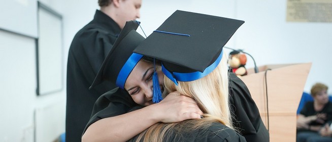 Azok is megkapják a diplomájukat, akiknek nem jött össze a nyelvvizsga Azok is megkapják a diplomájukat, akiknek nem jött össze a nyelvvizsga