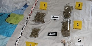 Több mint fél kilogramm füvet találtak a zsaruk Görcsönyben Több mint fél kilogramm füvet találtak a zsaruk Görcsönyben