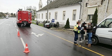 Árokba csúszott autót szabadítottak ki a tűzoltók Mohácson Árokba csúszott autót szabadítottak ki a tűzoltók Mohácson