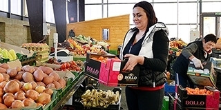 Hétfőtől maszkot kell viselniük a piaci árusoknak Pécsett, ha nem teszik, büntetés jöhet Hétfőtől maszkot kell viselniük a piaci árusoknak Pécsett, ha nem teszik, büntetés jöhet