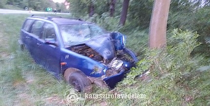 Fának csapódott egy autó a 6-os főúton Fának csapódott egy autó a 6-os főúton