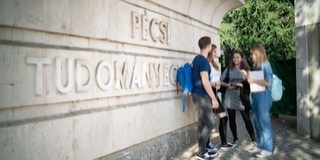 Négyszáz elsőéves kaphat százezer fointos ösztöndíjat a PTE-n Négyszáz elsőéves kaphat százezer fointos ösztöndíjat a PTE-n