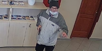 Egymillió forint üti a markát annak, aki segít kézre keríteni a pécsi bankfiók kirablóját Egymillió forint üti a markát annak, aki segít kézre keríteni a pécsi bankfiók kirablóját