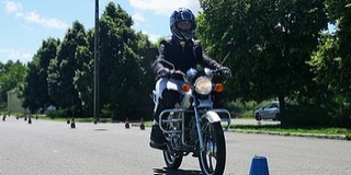 A zsaruk is segítik a baranyai diákok jogsiszerzését - Videó! A zsaruk is segítik a baranyai diákok jogsiszerzését - Videó!