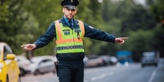 Hamis brit jogsit villantott a rendőröknek egy férfi Pécsett Hamis brit jogsit villantott a rendőröknek egy férfi Pécsett
