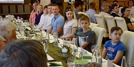 Tizenhat tehetséges pécsi középiskolás diák részesült a Rotary Club Pécs ösztöndíjában