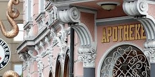 Kirekesztő? Átkeresztelik a bécsi Szerecsen Gyógyszertárat Kirekesztő? Átkeresztelik a bécsi Szerecsen Gyógyszertárat