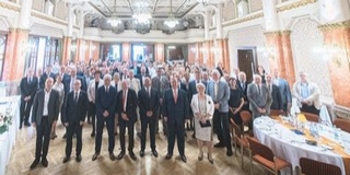 Pécsi orvosokat és ápolókat tüntettek ki kedden a Semmelweis Nap alkalmából Pécsi orvosokat és ápolókat tüntettek ki kedden a Semmelweis Nap alkalmából