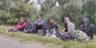Migránsokat tartóztattak fel Mohács térségében Migránsokat tartóztattak fel Mohács térségében