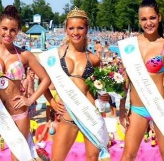 Erre az útra valóban egy szál bikini is elég: a helyszínen is lehet jelentkezni a Miss Bikini versenyére! Erre az útra valóban egy szál bikini is elég: a helyszínen is lehet jelentkezni a Miss Bikini versenyére!