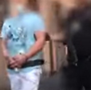 Az udvari határátkelőhelyen próbált lelépni egy gyilkossággal gyanúsított férfi - Videó! Az udvari határátkelőhelyen próbált lelépni egy gyilkossággal gyanúsított férfi - Videó!