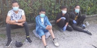 Átadták a horvátoknak a Magyarbólynál lekapcsolt migránsokat Átadták a horvátoknak a Magyarbólynál lekapcsolt migránsokat
