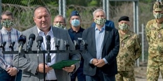 Egyre nagyobb a nyomás a déli határzáron, de biztosan őrzi hazánk határait Egyre nagyobb a nyomás a déli határzáron, de biztosan őrzi hazánk határait