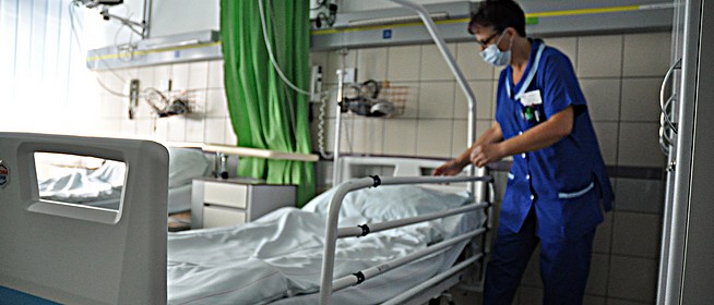 Korszerű kórházi ágyak is segítik a betegek gyógyulását a pécsi klinikákon Korszerű kórházi ágyak is segítik a betegek gyógyulását a pécsi klinikákon