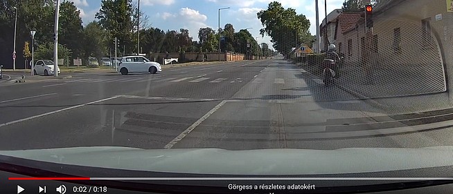 Ezt nézze meg! Egy pécsi motoros a járdán kerülte ki a piros lámpát - Videó! Ezt nézze meg! Egy pécsi motoros a járdán kerülte ki a piros lámpát - Videó!