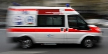 Felborult autóhoz riasztották a mentőket Mánfára