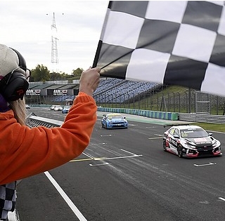 Michelisz Norbi a hatodik helyre vezette a Hyundait a Hungaroringen Michelisz Norbi a hatodik helyre vezette a Hyundait a Hungaroringen