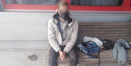 Ücsörgő migránst fogtak a rendőrök Mohácson Ücsörgő migránst fogtak a rendőrök Mohácson
