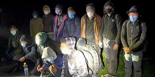 Tizenhárom betolakodót kaptak el a rendőrök Baranyában Tizenhárom betolakodót kaptak el a rendőrök Baranyában